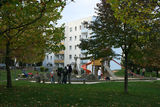 Wohngebäude mit Spielplatz im Wohngebiet Regenstein