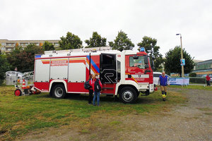 Feuerwehrfahrzeug der Freiwilligen Feuerwehr Blankenburg beim Nachbarschaftsfest im Regenstein.