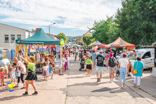 Stadtteilfest im Quartier Regenstein Blankenburg – Familien, Kinder und Senioren feiern gemeinsam mit bunten Ständen, Mitmachaktionen und sozialen Angeboten.