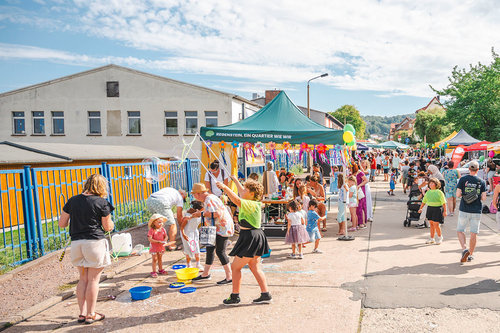 Stadtteilfest im Quartier Regenstein Blankenburg – Familien, Kinder und Senioren feiern gemeinsam mit bunten Ständen, Mitmachaktionen und sozialen Angeboten.