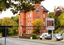 Renovierte, großzügig geschnittene 1-Raum-Wohnung mit Blick ins Grüne zu vermieten!