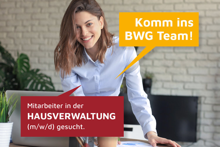 Ein Bild einer Person an einem Schreibtisch. Oben rechts steht "Komm ins BWG Team!" und unten links "Mitarbeiter in der Hausverwaltung (m/w/d) gesucht.". Beides steht in jeweils einer Sprechblase.