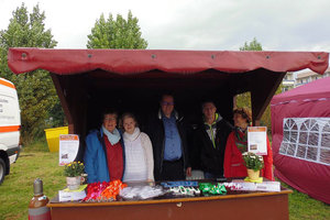 Infostand der BWG beim Nachbarschaftsfest im Wohngebiet Regenstein mit Team.