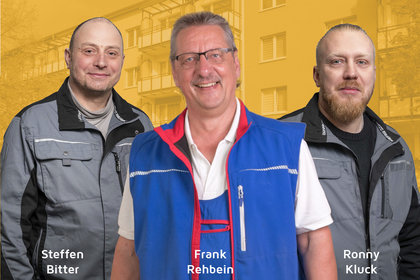 Hausmeister-Team der BMG mit Frank Rehbein, Steffen Bitter und Ronny Kluck vor gelbem Hintergrund mit Wohnhaus – zuverlässiger Service im Harzkreis